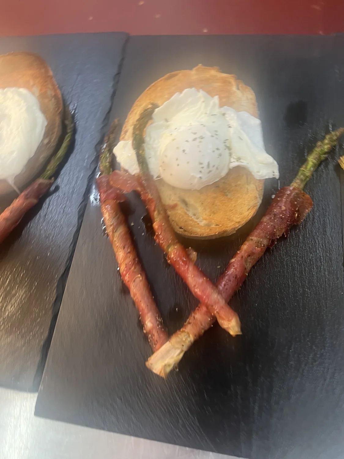 Poached egg and asparagus